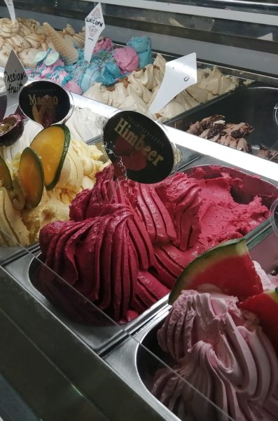 Eiscafe Sanremo Dülmen - Blick in die Eistheke